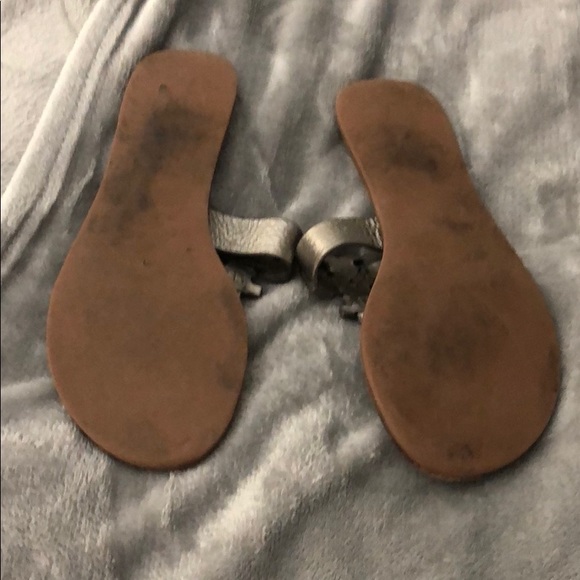 Tory Burch Silver Moore Leather Size 8.5 Sandals - Picture 4 of 4